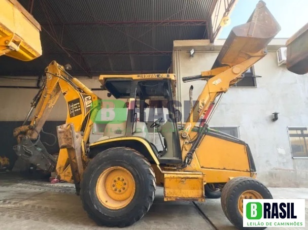 Retroescavadeira Caterpillar 416D 2004