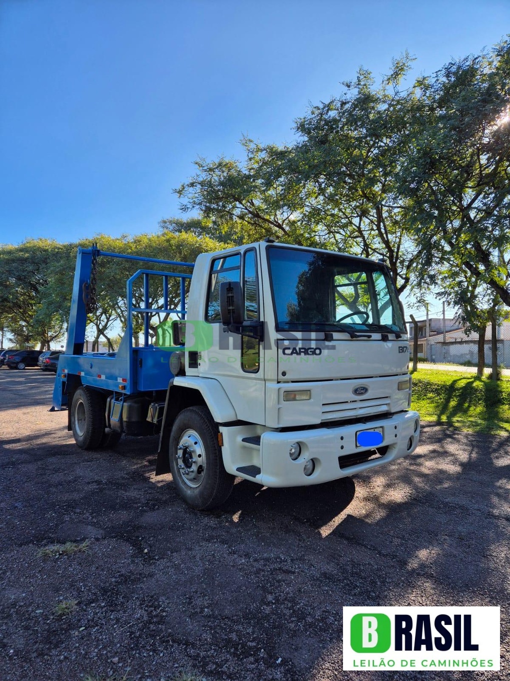Caminhão Ford Cargo 13.17 2011