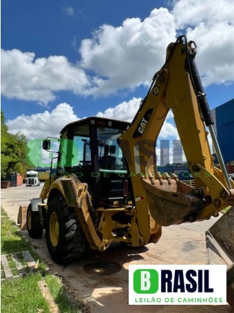 RETROESCAVADEIRA CATERPILLAR 2018