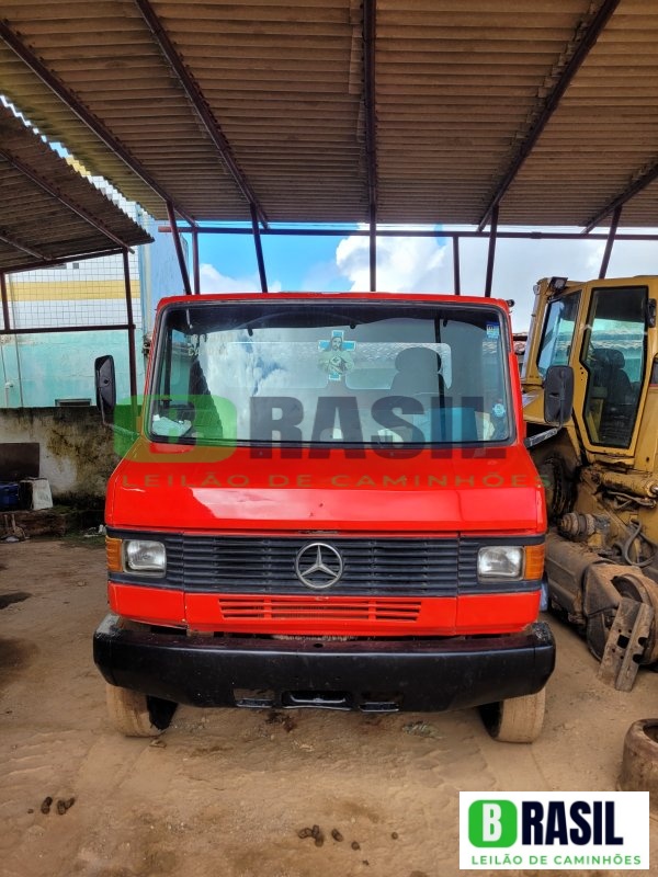 CAMINHÃO MB 710 2001