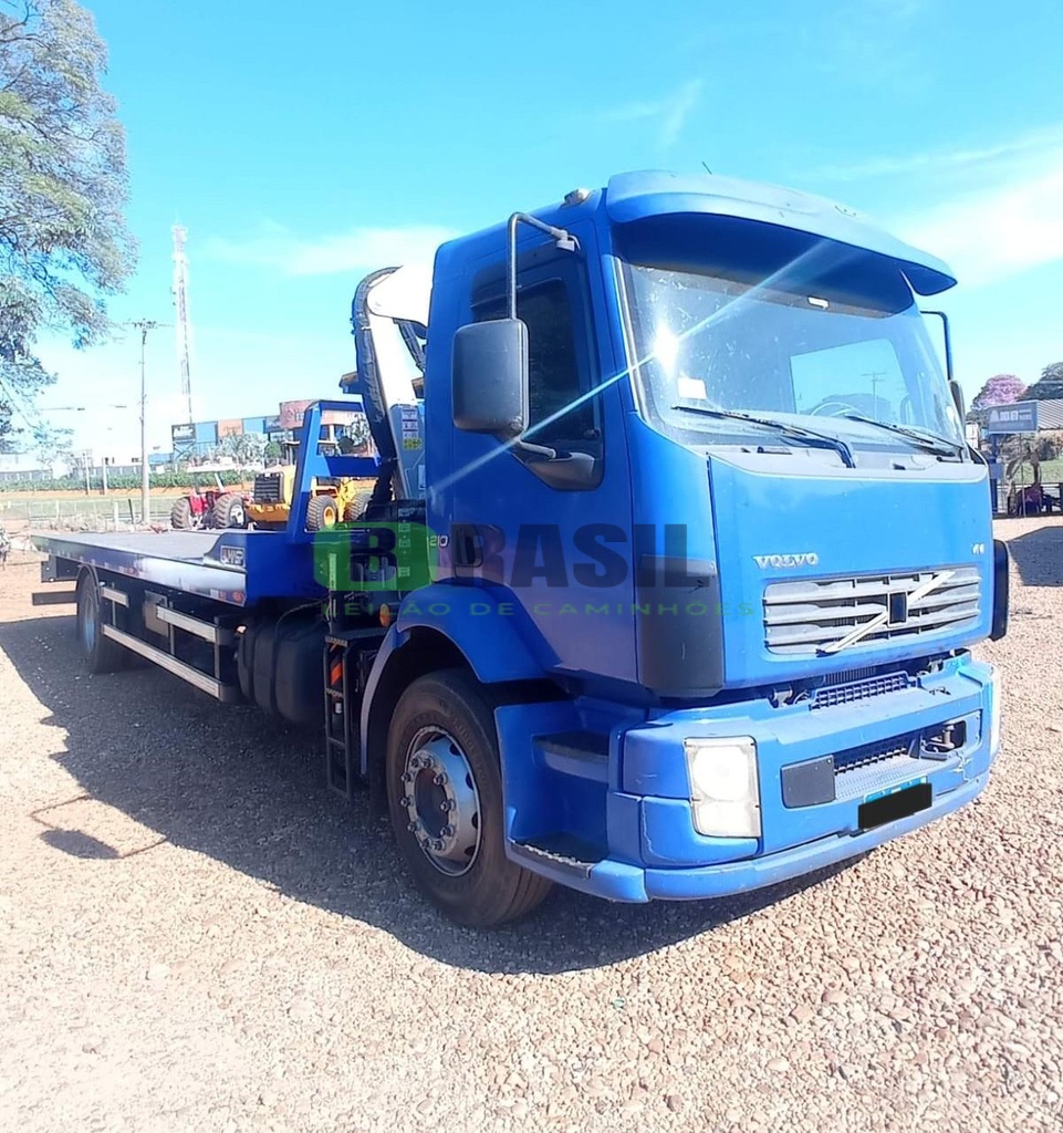 CAMINHÃO VOLVO VM 210 2011 