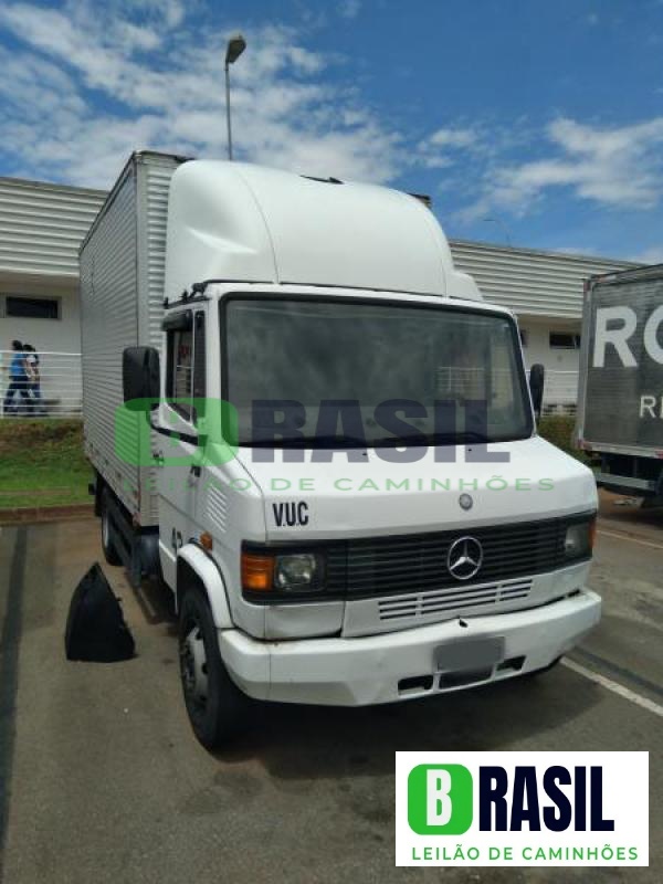 MERCEDES BENZ 710 2011