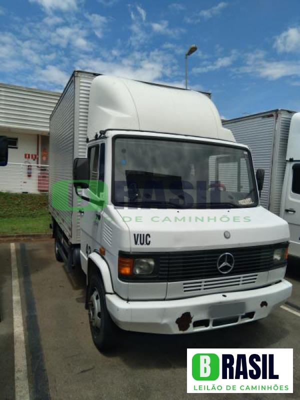 MERCEDES BENZ 710 2011