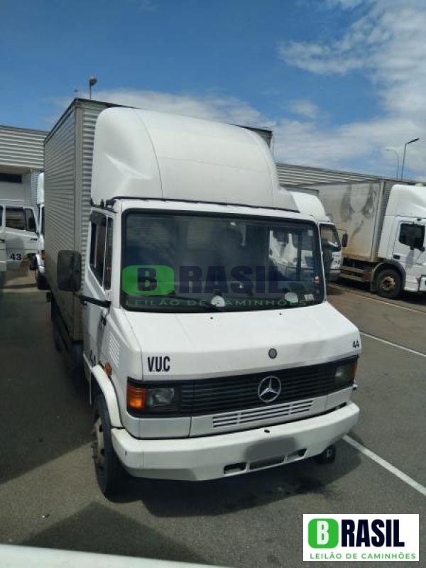 MERCEDES BENZ 710 2011