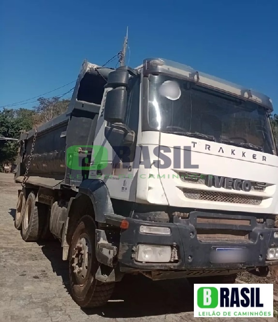Caminhão Iveco Trakker 420 2011