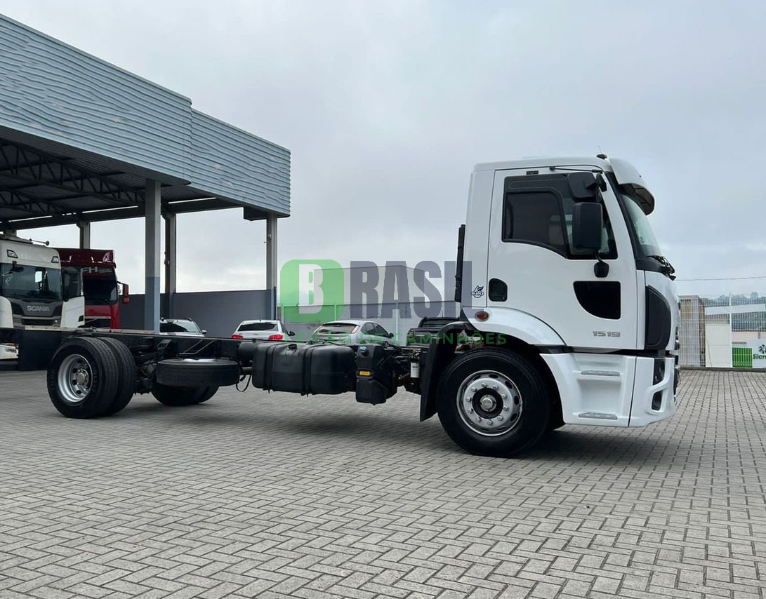 FORD CARGO1519 2015