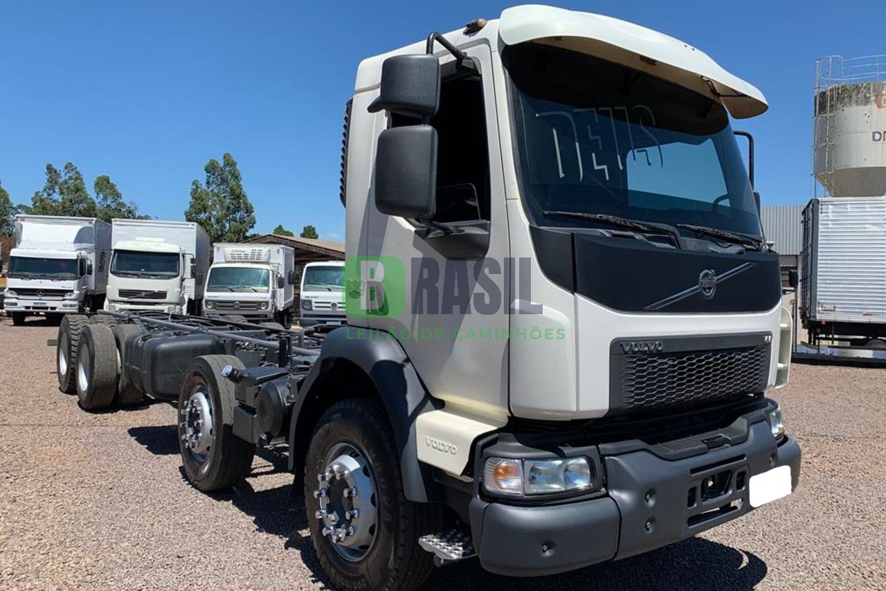 VOLVO VM330 2014 1